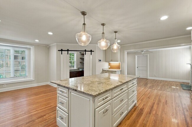 Building Photo - 2023 Galbraith Dr