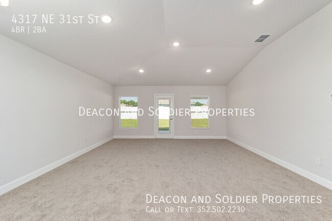 Building Photo - 4317 NE 31st St