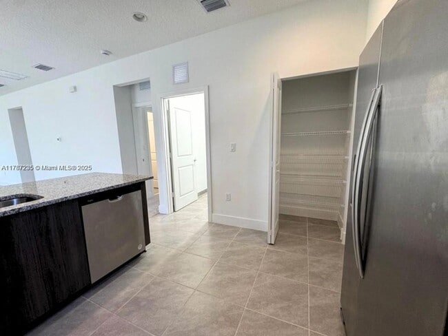 Building Photo - 5277 Marano Dr