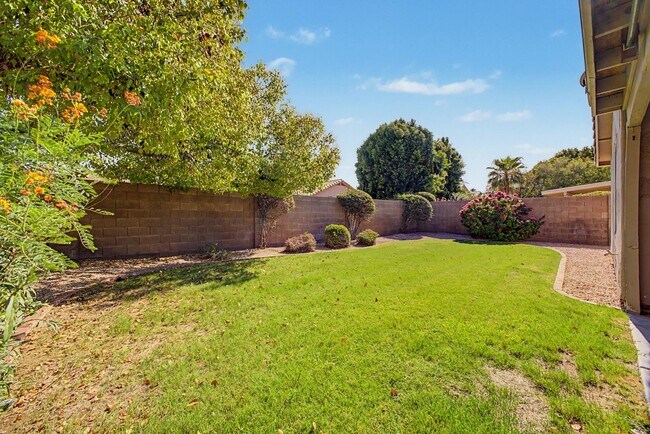 Building Photo - 7435 W Louise Dr