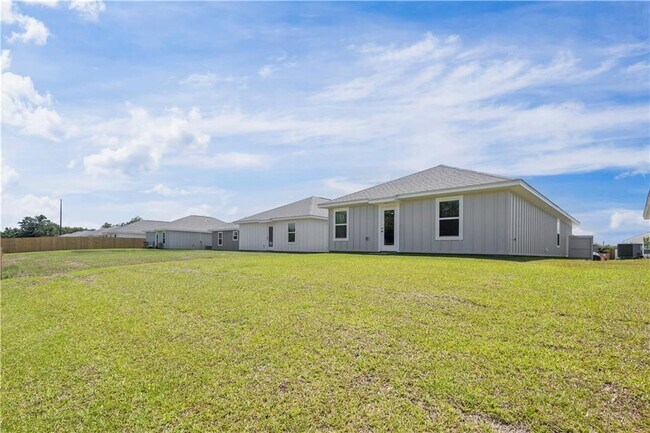 Building Photo - 1172 Sweet Laurel St