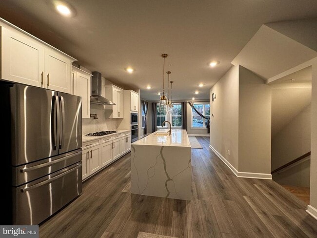 Building Photo - 806 S Greenbrier St