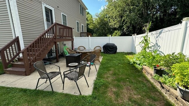 Building Photo - 343 Quarry St