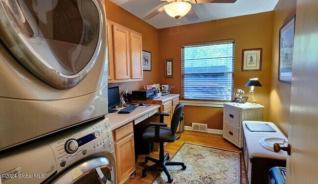 Building Photo - 535 Sand Creek Rd