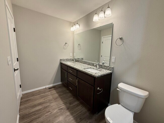 Building Photo - 633 S Southgate Dr