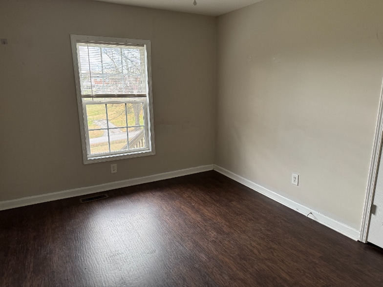 Building Photo - 304 Carol Dr