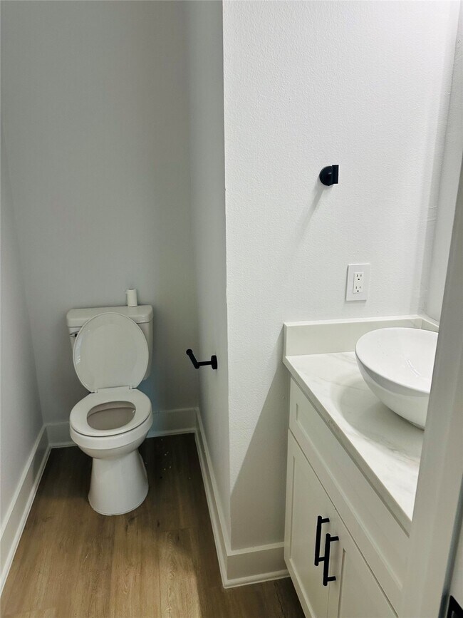 Building Photo - 618 E 35th St