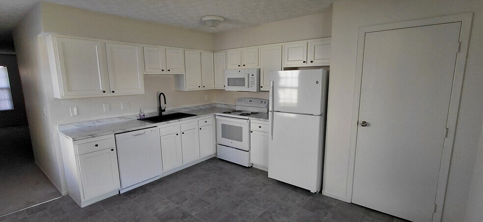 Primary Photo - 2502 Thimbleberry Rd