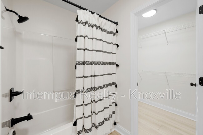 Building Photo - 7411 Cascade Meadows Way