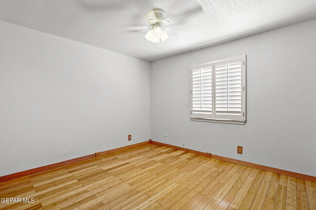 Building Photo - 5109 Memory Dr