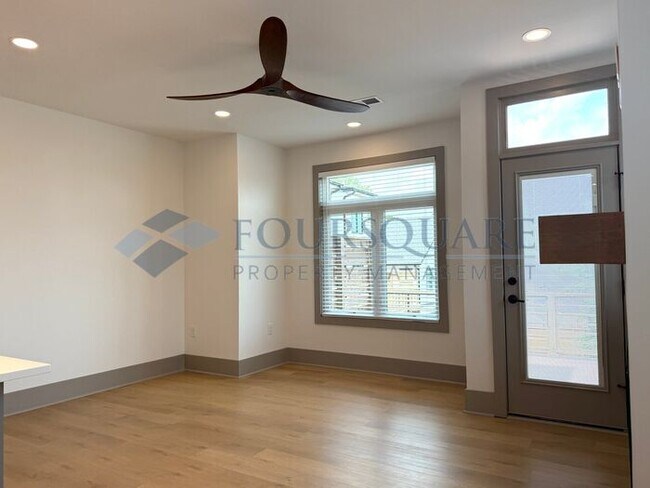 Building Photo - Modern 4-Bed / 4 Bath Townhome with Fireplace, Outdoor Spaces & Fenced Yard – Inside the Beltline...