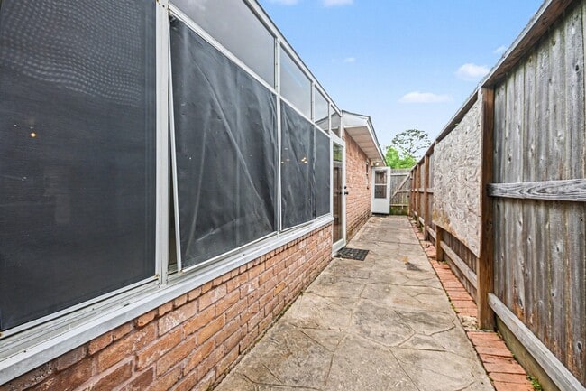 Building Photo - 16807 David Glen Dr