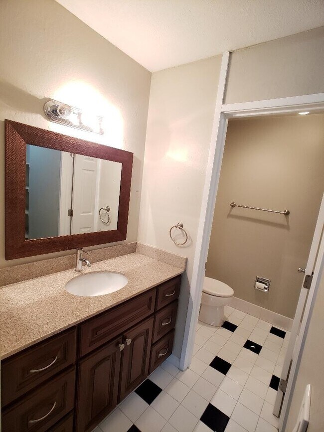 Building Photo - 2 Bed 2 Bath Condo In Walnut Creek