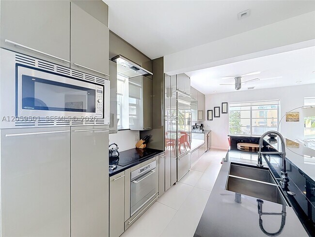 Building Photo - 1460 Ocean 404