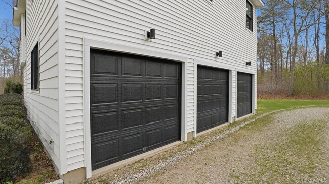 Building Photo - 420 Maple Ave S