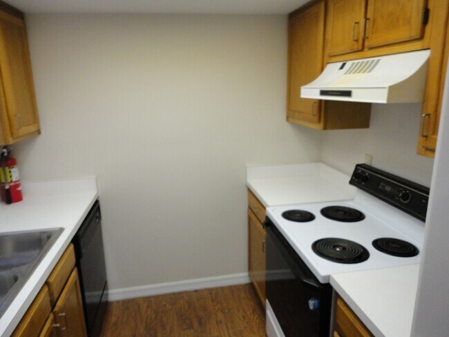 Building Photo - 2bedroom/2 bath condo in Rockwood Villas.