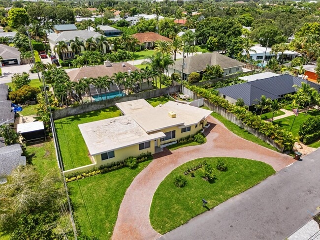 Building Photo - 7531 Edgewater Cir