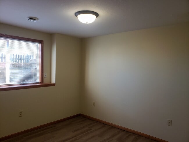 Building Photo - 1323 W Main St