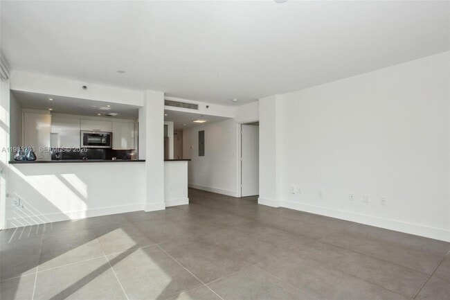 Building Photo - 200 Ocean Dr