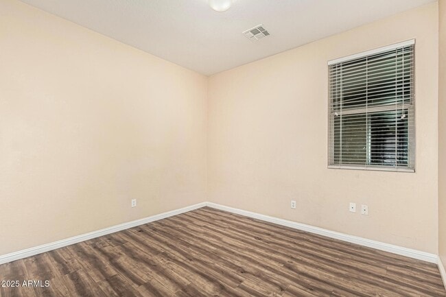 Building Photo - 6918 S 37th Dr