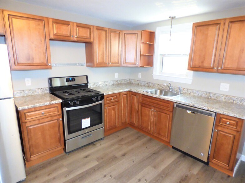 Building Photo - 10 Stearns St