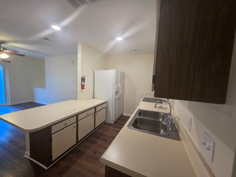 Building Photo - 4780 Pontchartrain Dr