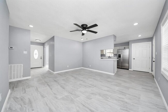 Building Photo - 5103 Karu Dr
