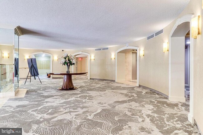 Building Photo - 8360 Greensboro Dr