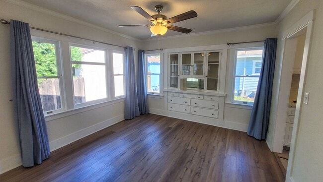 Building Photo - 2 Bed 1 Bath House in Historical Uptown Whittier Available Now!
