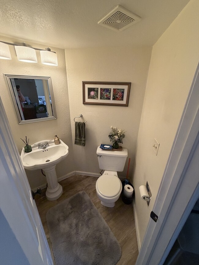 Building Photo - 4268 Stoneridge Dr