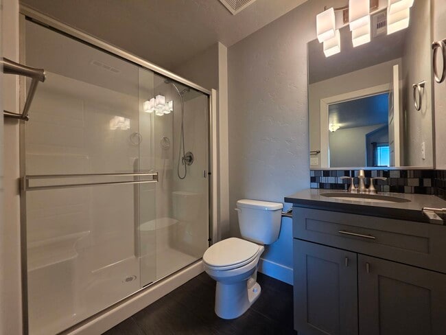 Building Photo - 584 Thebes St