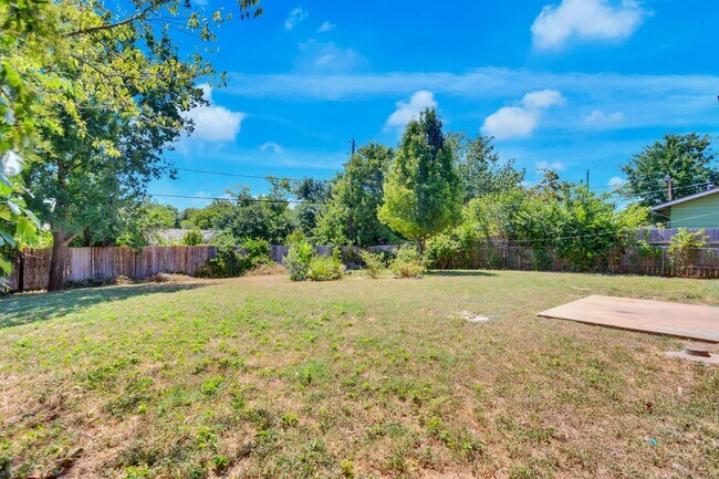 Building Photo - 8701 Clarewood Dr