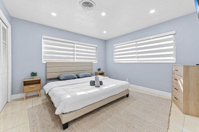 Building Photo - 2128 Dock St