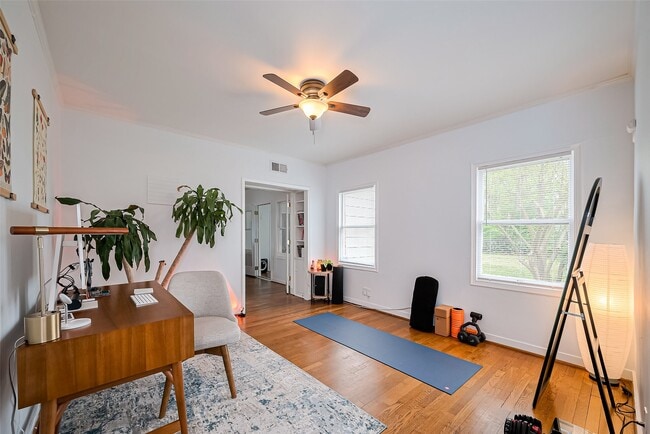 Building Photo - 2163 University Blvd