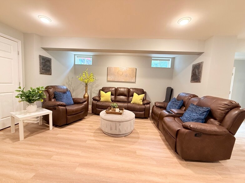 Building Photo - 12088 Maidenhair Dr