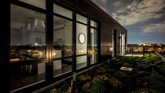 Building Photo - 1611 8th St NW