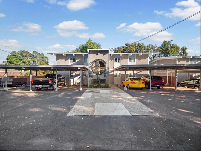 Building Photo - DESIRABLE MILLWOOD NEIGHBORHOOD ON TREE LI...