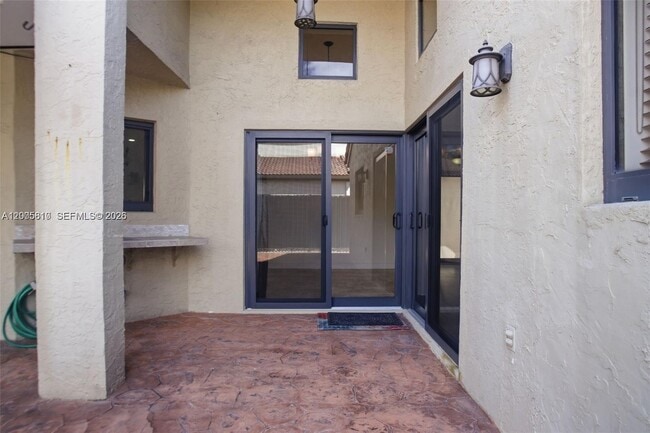 Building Photo - 561 SW 87th Ct