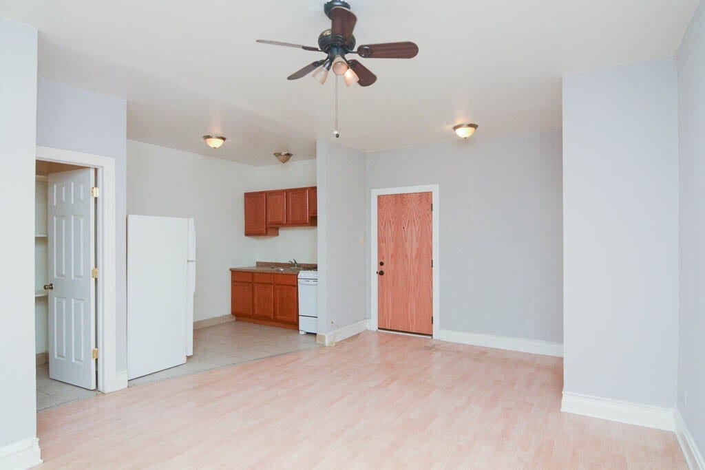 Building Photo - 4856 N Damen Ave