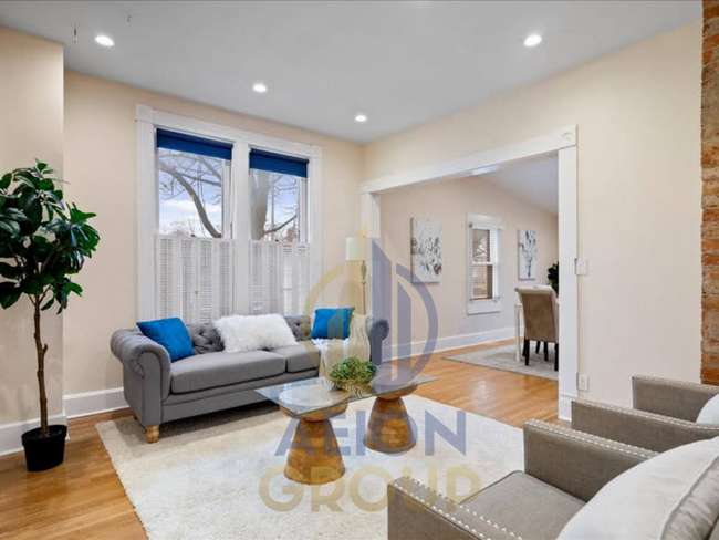Building Photo - 989 Woodruff Pl E Dr
