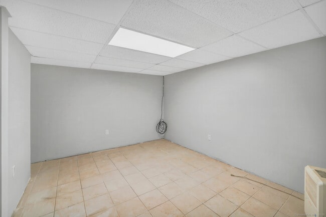 Building Photo - 43 Moorland Ave