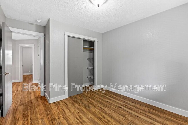 Building Photo - 6018 N Silver Maple Ave