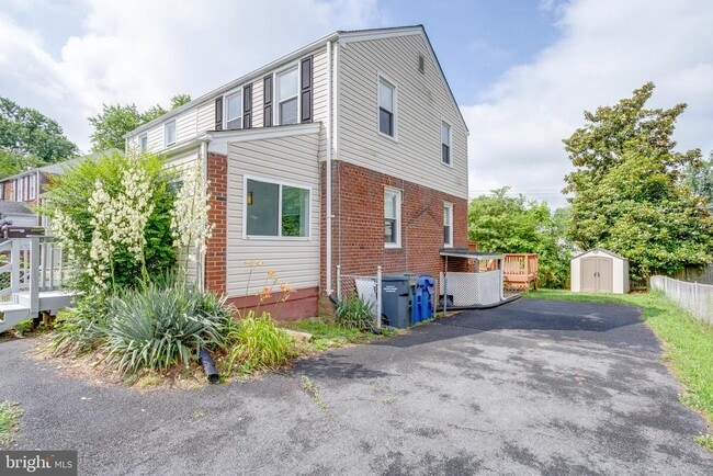 Building Photo - 2719 Albemarle Dr