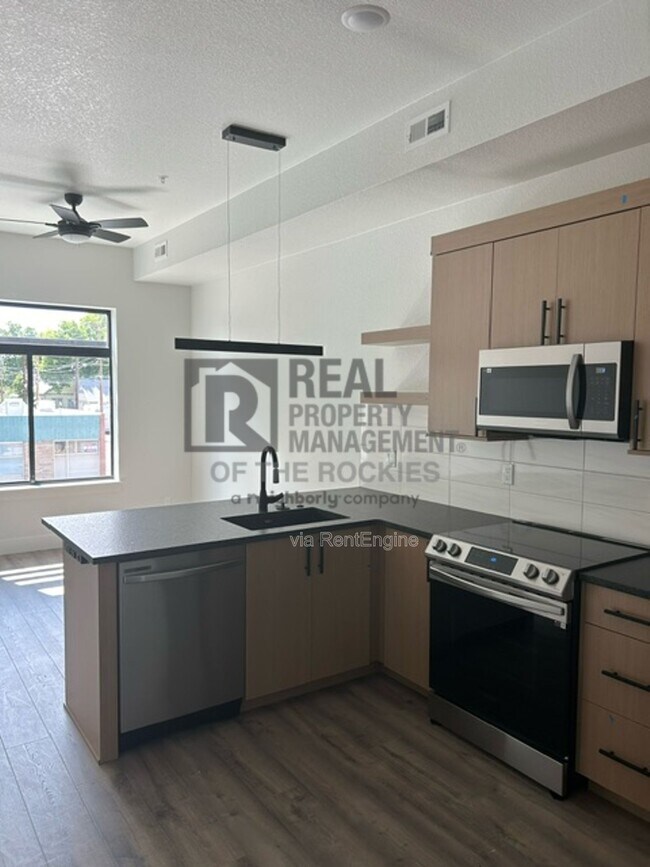 Building Photo - 400 N Garfield Ave