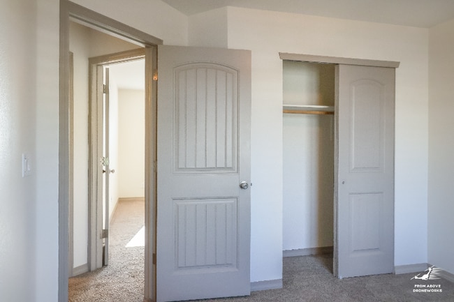 Building Photo - 3204 Merry Mdw