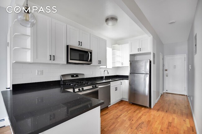 Building Photo - 307 E 105th St