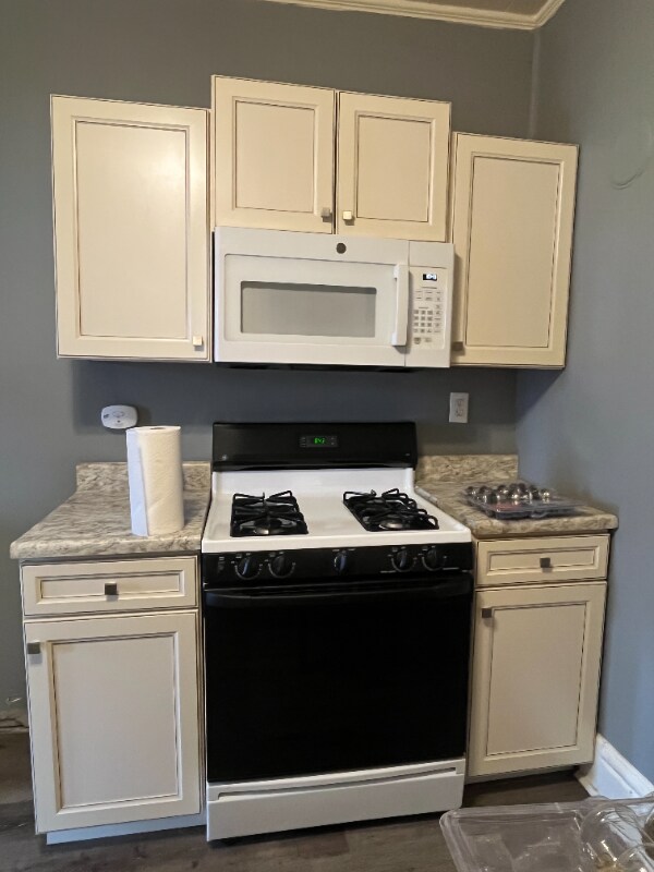 Building Photo - 823 Market St