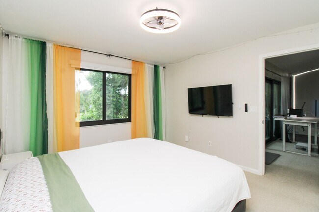 Building Photo - 5767 Deauville Cir