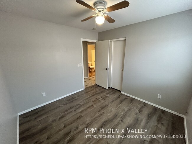 Building Photo - 3 bed/ 2bath Goodyear Home with All new Pa...