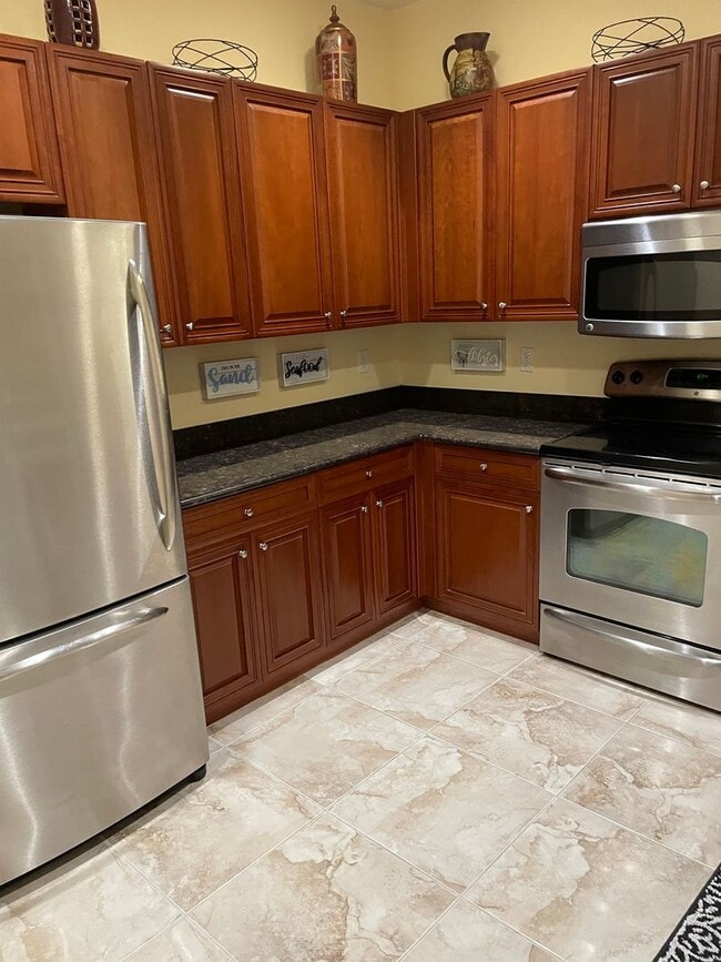 Building Photo - Furnished 3 Bedroom 2 Bath with Garage Punta Gorda Condo